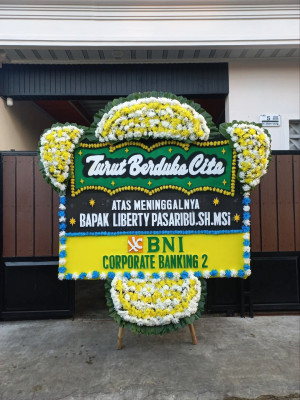 Papan Bunga Duka di Batang Natal