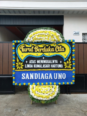 Papan Bunga Duka di Batang Natal